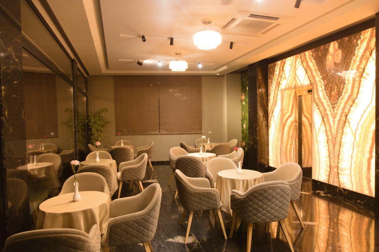 Emerald Boutique Hotel Tirana Esterno foto