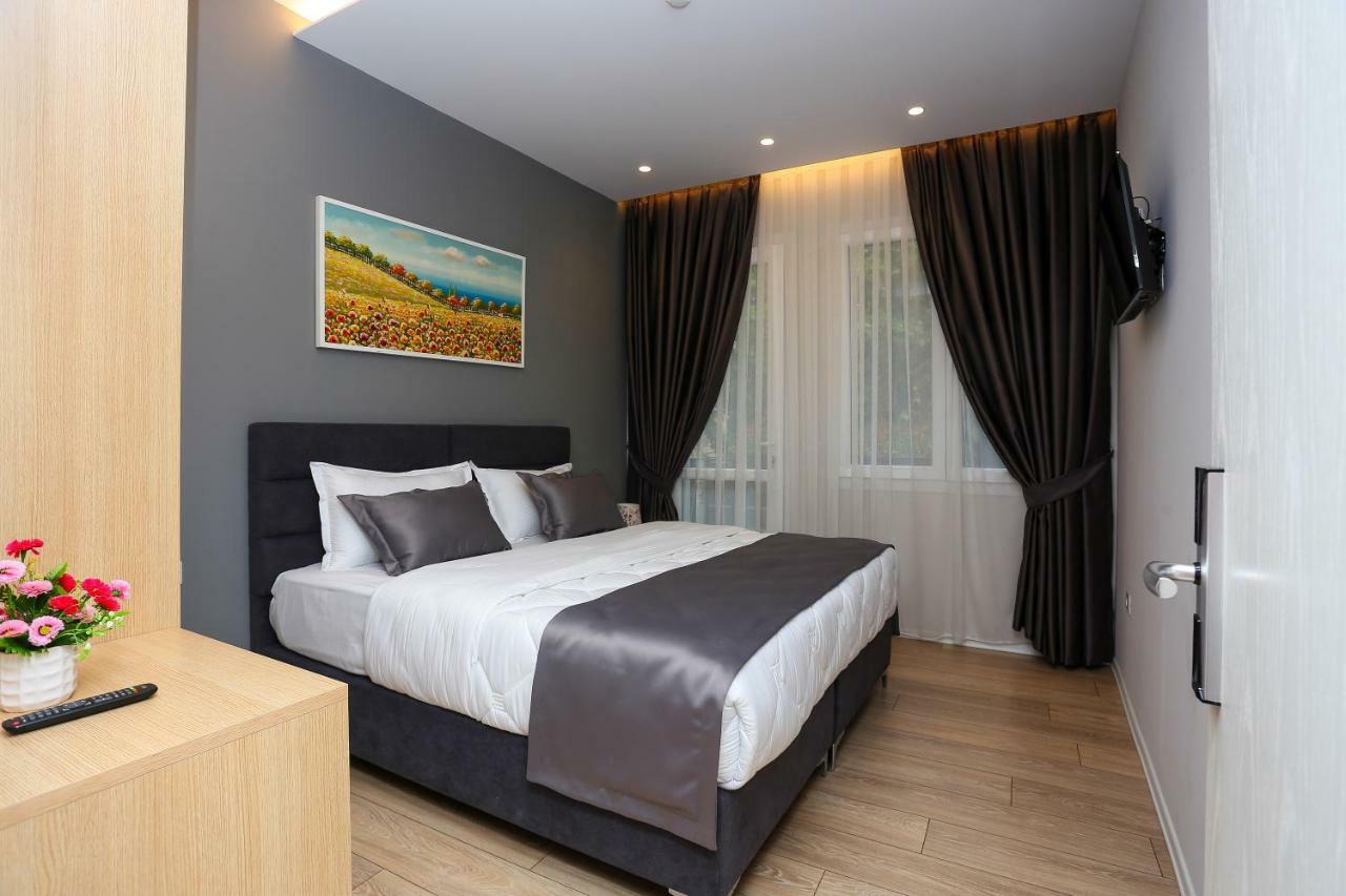 Emerald Boutique Hotel Tirana Esterno foto