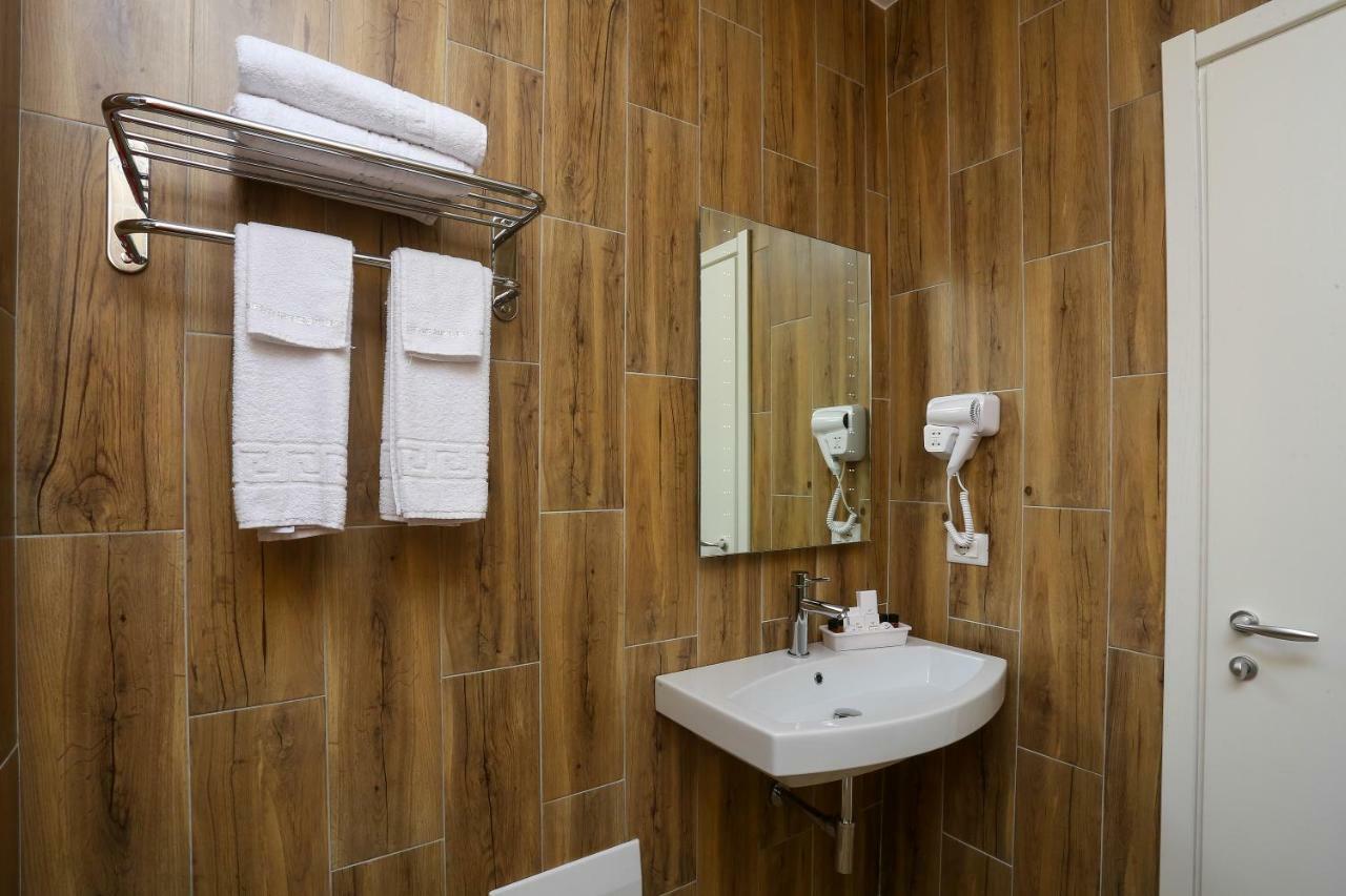 Emerald Boutique Hotel Tirana Esterno foto