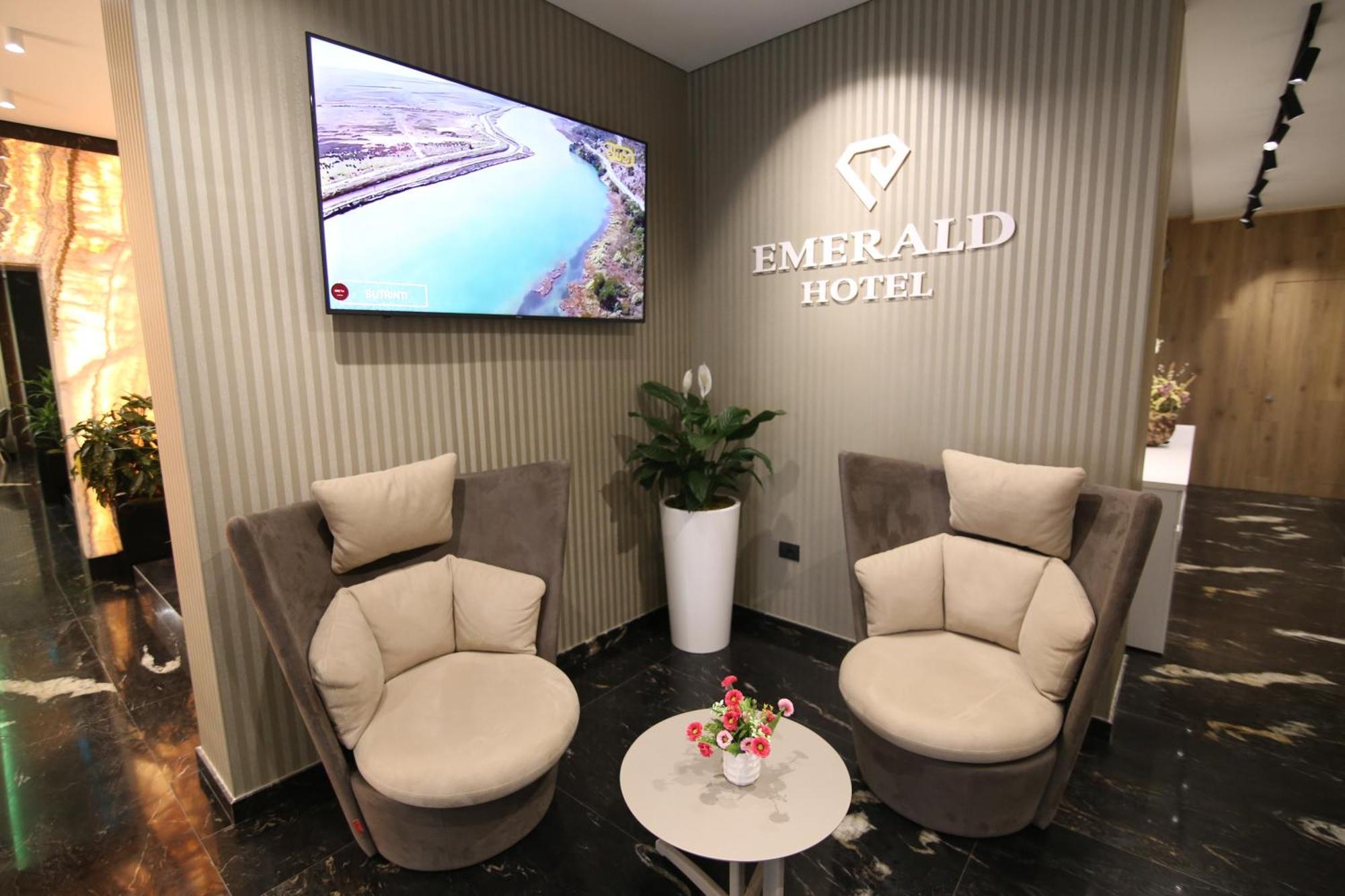 Emerald Boutique Hotel Tirana Esterno foto