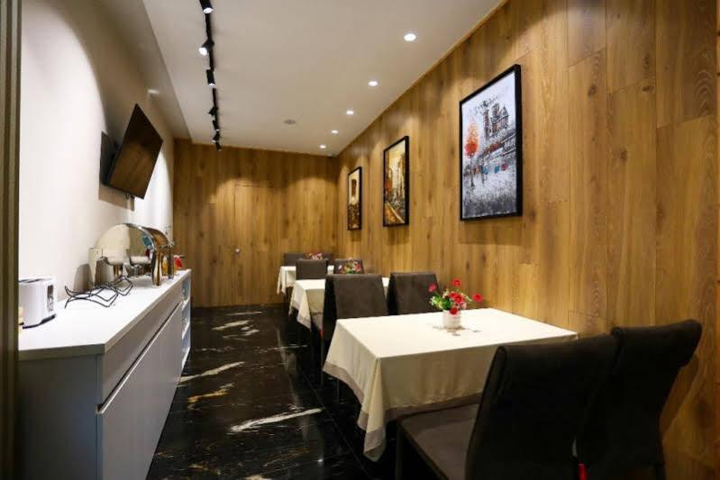 Emerald Boutique Hotel Tirana Esterno foto