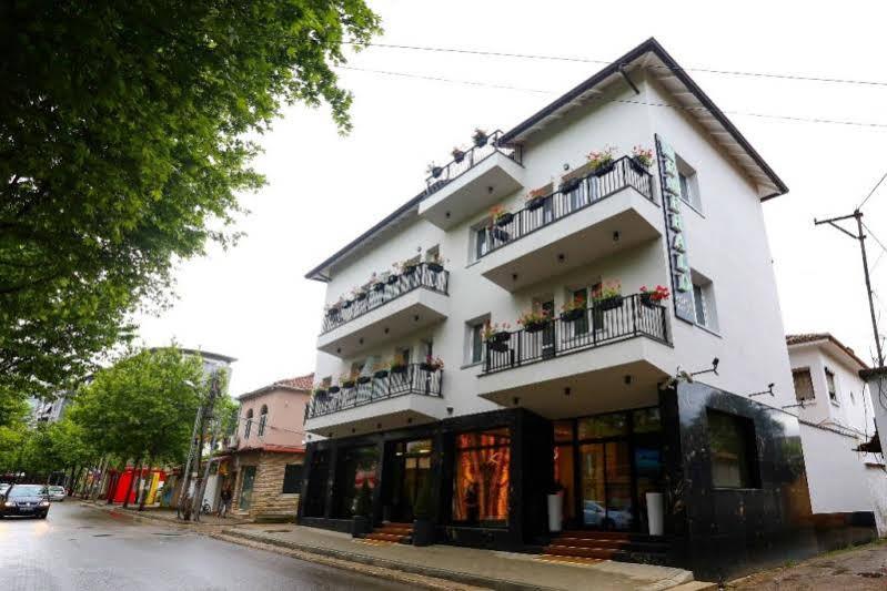 Emerald Boutique Hotel Tirana Esterno foto
