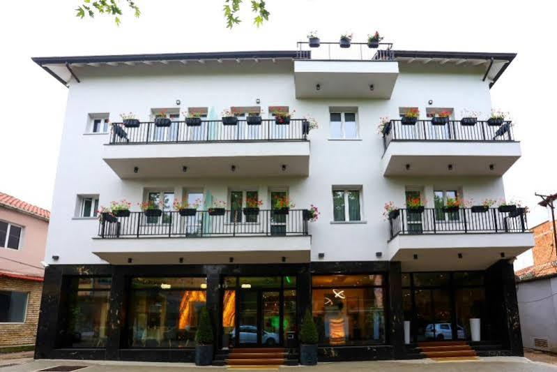 Emerald Boutique Hotel Tirana Esterno foto